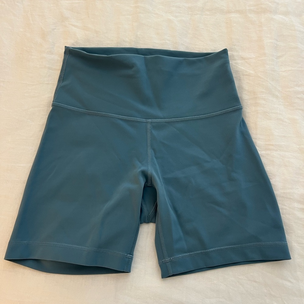 Lululemon Wunder Train Bike Shorts